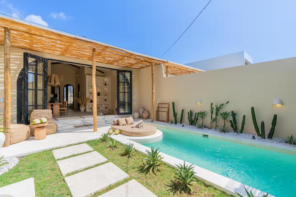 Bazén v ubytování Casa Mimosa - 2BR Mediterranean Villa-Getaway Near Beach&Cafés nebo v jeho okolí