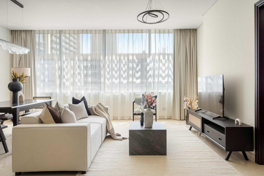 Curated visual reference: Gallery Detail: Silkhaus Vacation Homes Elegant 1Bdr In Sky Gardens With Metro