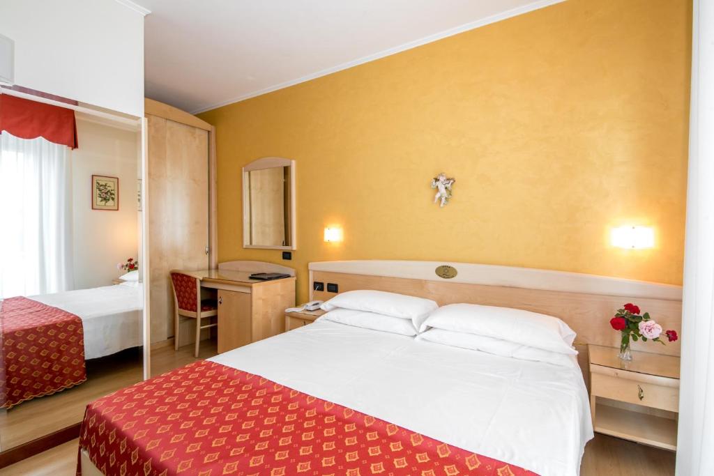 Postel nebo postele na pokoji v ubytování Hotel Helios
