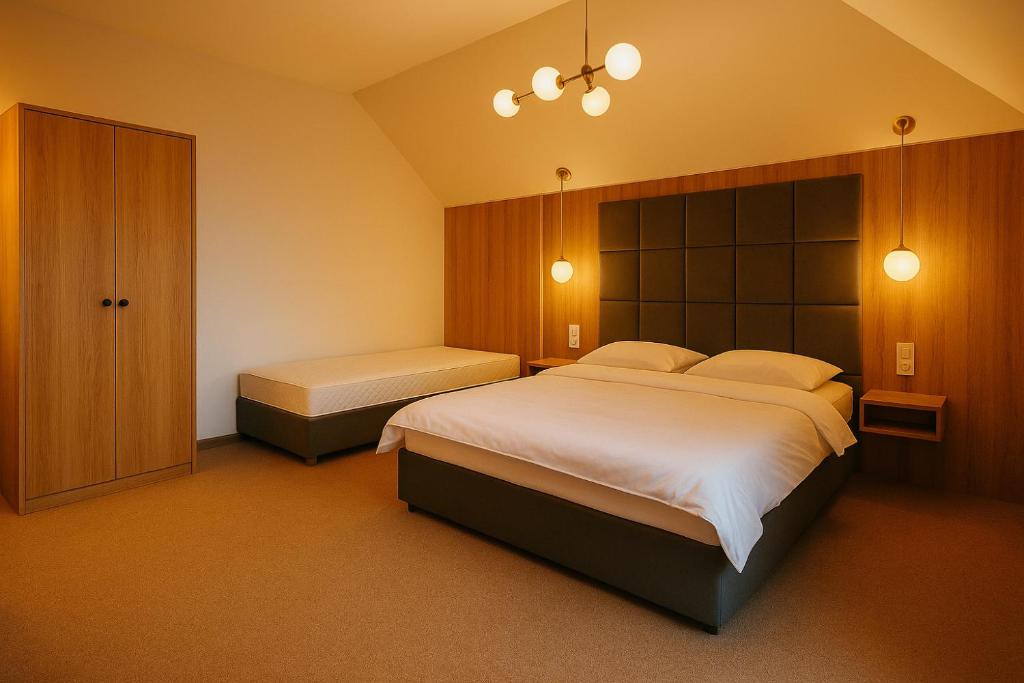 Posteľ alebo postele v izbe v ubytovaní Resort EDEN domki, apartamenty i pokoje