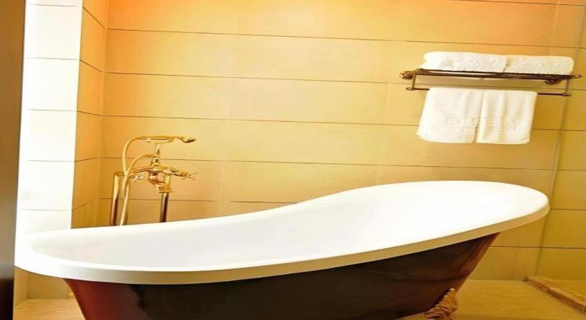 Chengdu French Theme Gold Palaceにあるバスルーム