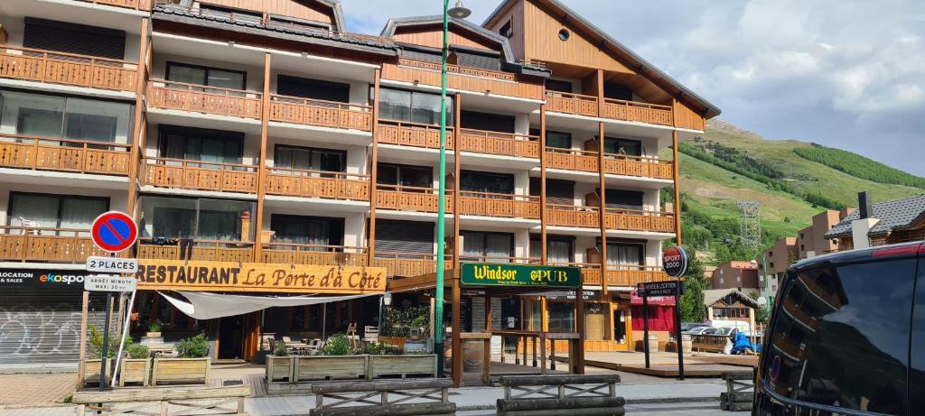 Nespecifikovaný výhled na hory nebo výhled na hory při pohledu z apartmánu