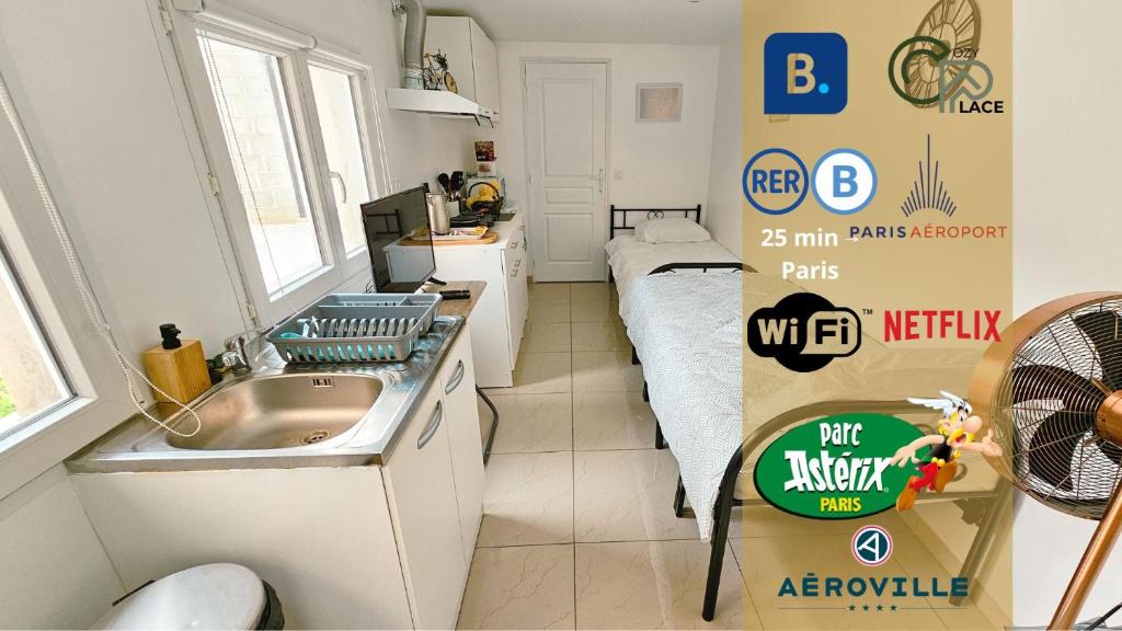 une petite cuisine avec un évier et un lit dedans dans l'établissement Repos Urbain Studio Netflix à 5 min du RER, à Sevran