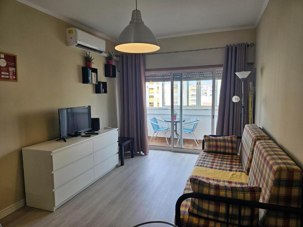 StayHub Quarteira Sea Breeze 2Min Walk to the Beach