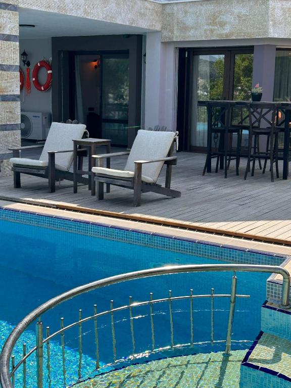 The swimming pool at or close to Doors Urla Hotel & Bungalows