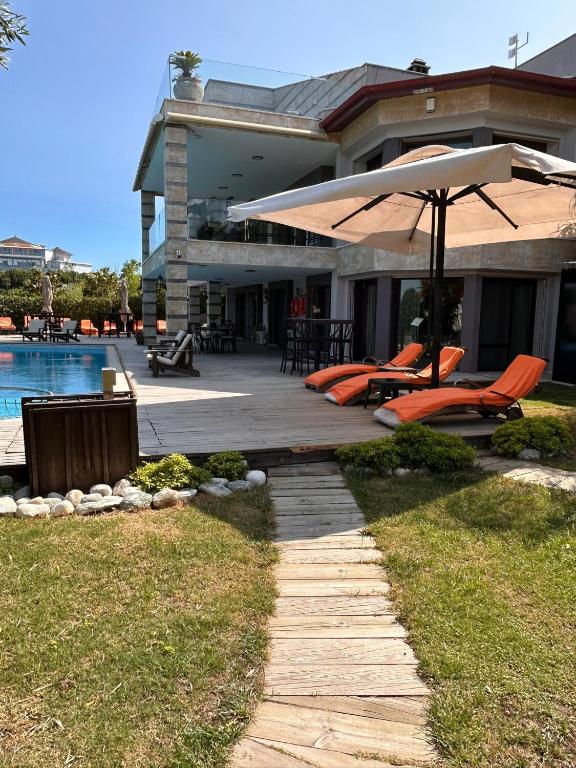 The swimming pool at or close to Doors Urla Hotel & Bungalows