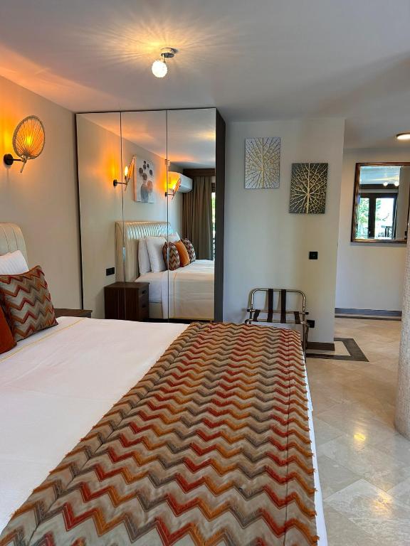 A bed or beds in a room at Doors Urla Hotel & Bungalows