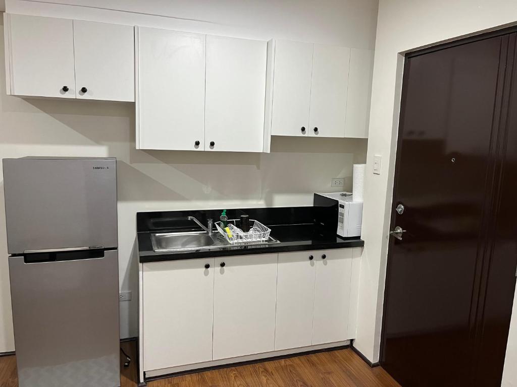 Kuchyň nebo kuchyňský kout v ubytování Unit 509 Sitio Uno Condominiu