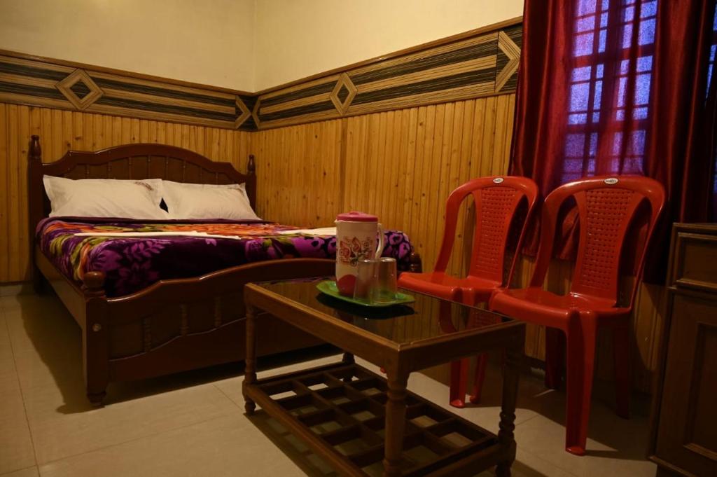 Postel nebo postele na pokoji v ubytování Madhu,padyappa Residency