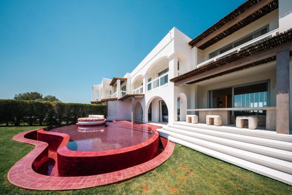Bazén v ubytovaní Destino Five Ibiza - 5-Star Grand Luxe Resort alebo v jeho blízkosti