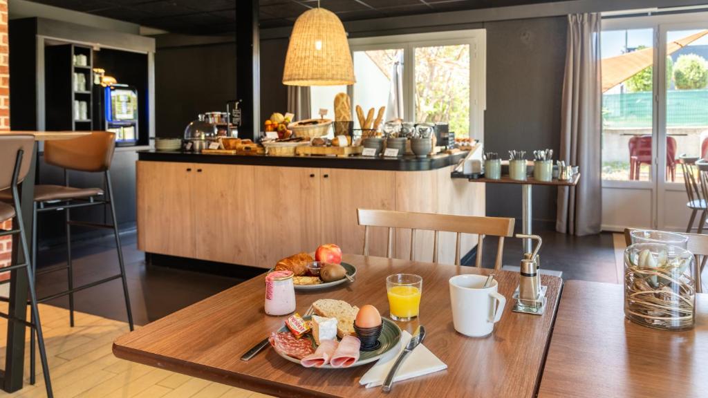 Campanile NATURE - Montpellier Sud - Resim 6