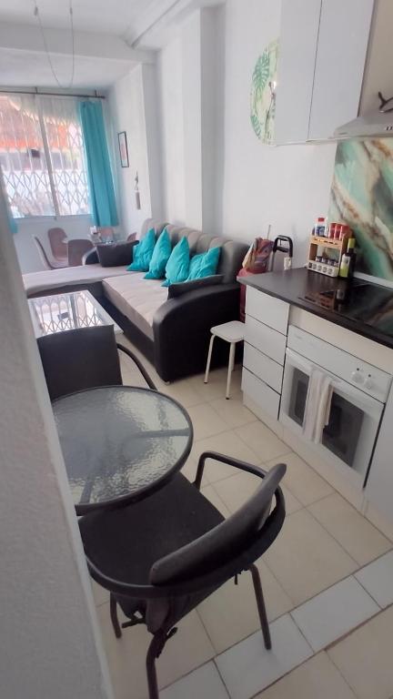 A kitchen or kitchenette at Galeon Torrevieja