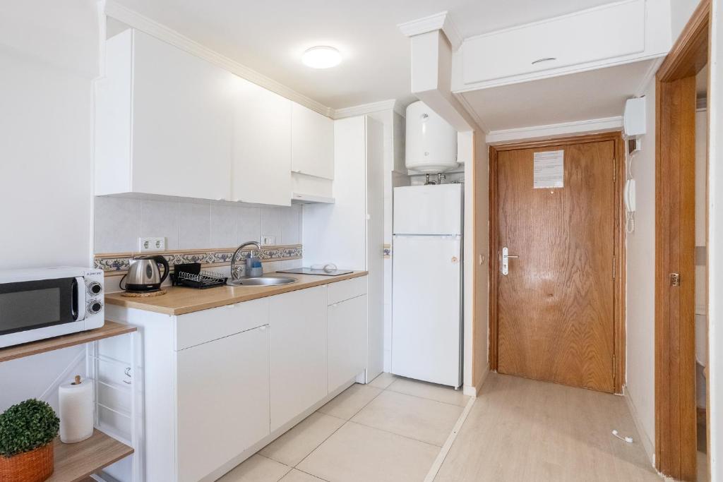 Kuchyň nebo kuchyňský kout v ubytování Apartamento Frente al Mar Con Parking
