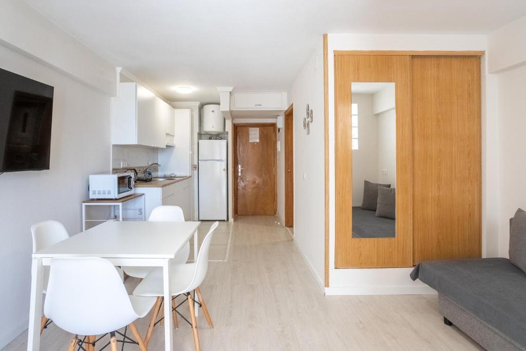 Kuchyň nebo kuchyňský kout v ubytování Apartamento Frente al Mar Con Parking