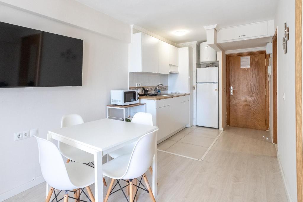 Kuchyň nebo kuchyňský kout v ubytování Apartamento Frente al Mar Con Parking