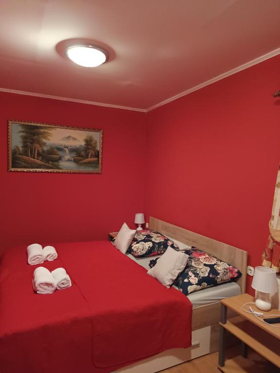 Posteľ alebo postele v izbe v ubytovaní Relax apartman