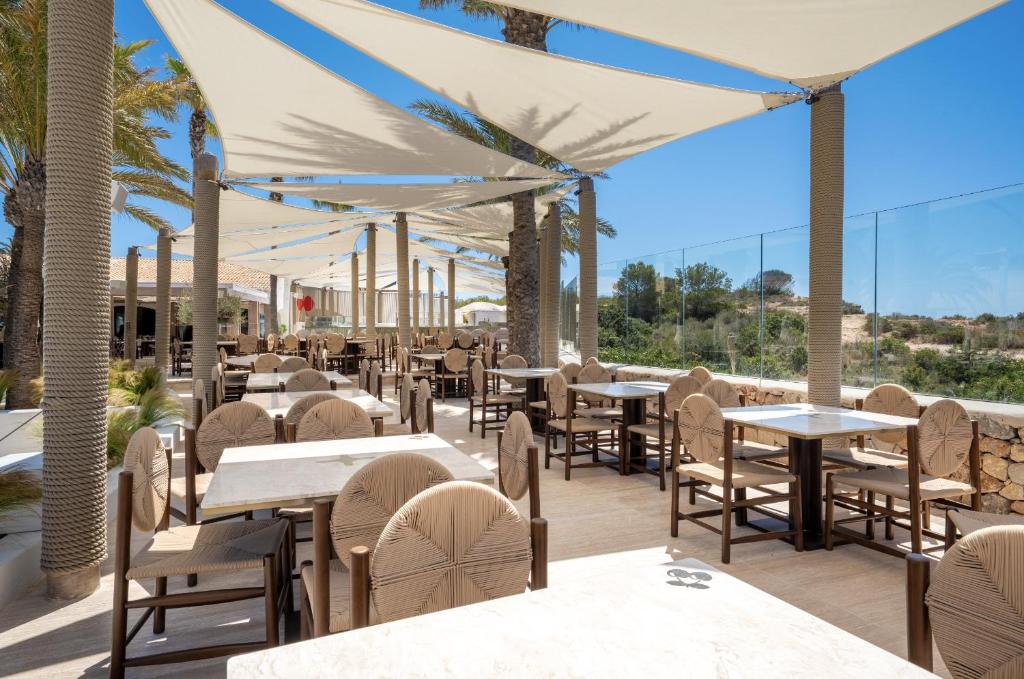 Reštaurácia alebo iné gastronomické zariadenie v ubytovaní Destino Five Ibiza - 5-Star Grand Luxe Resort