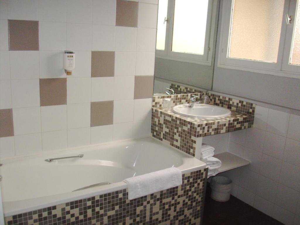 Hôtel Europe and Spa - Resim 28