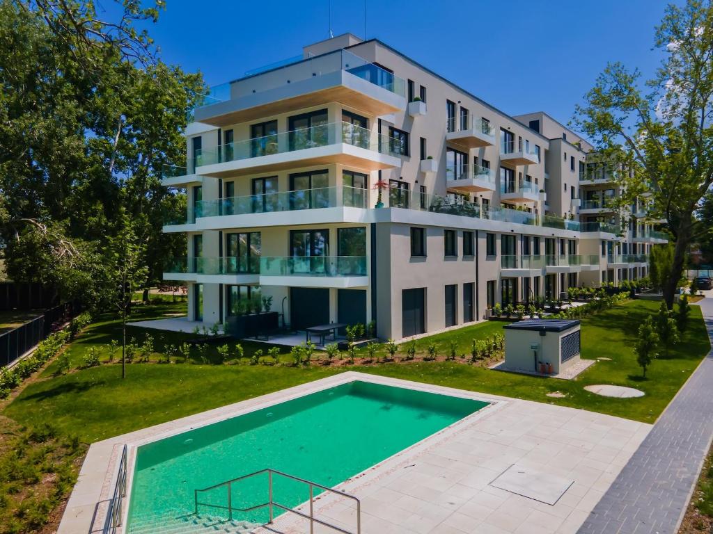 Lakefront Suite - Pool & Panorama, Siófok (updated prices 2026) - Luxury Lakefront Apartments With Pool