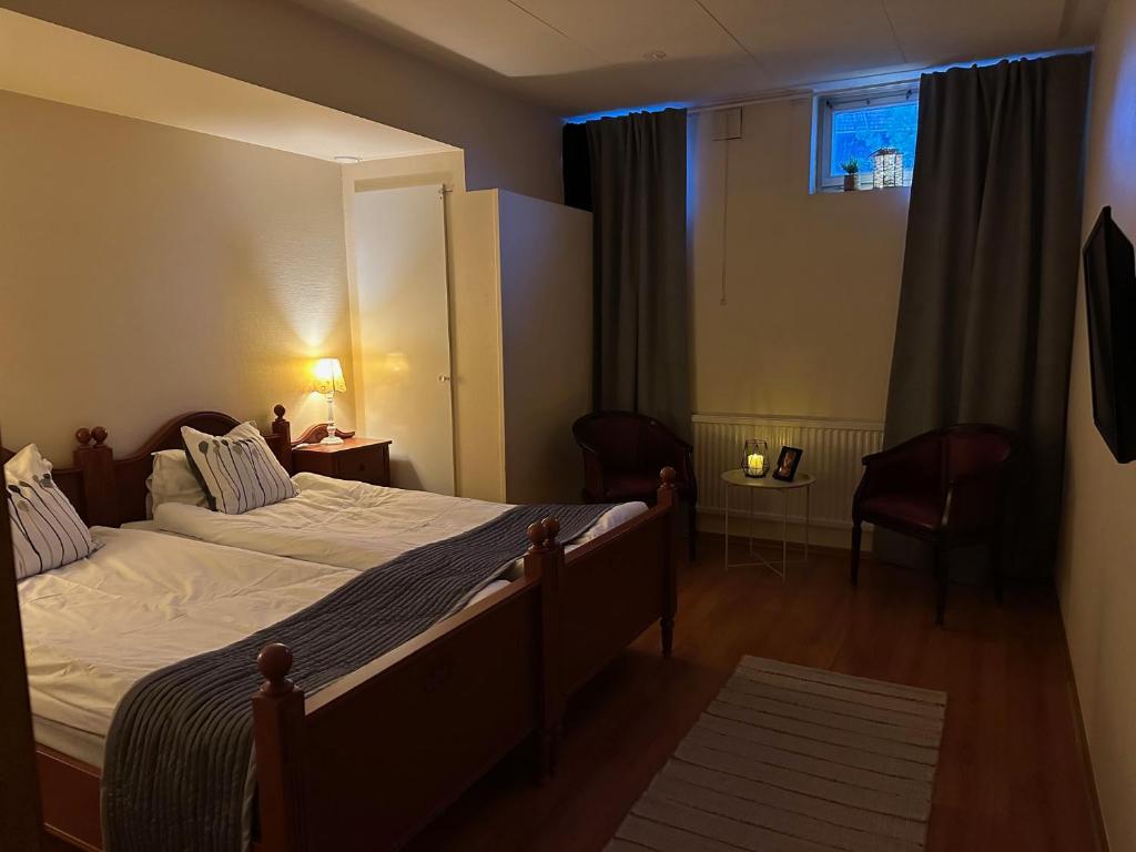 Postel nebo postele na pokoji v ubytování Målkullorna Hostel