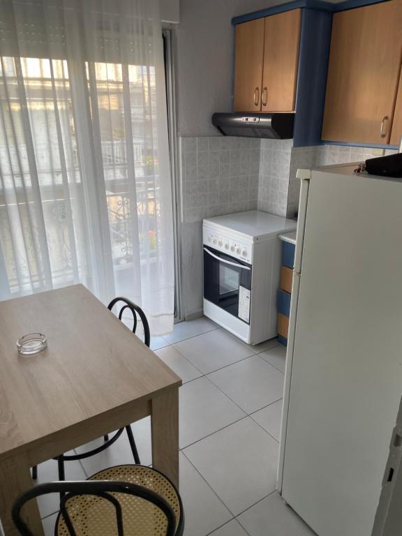 Kuchyň nebo kuchyňský kout v ubytování Theodora Villas Flogita beach