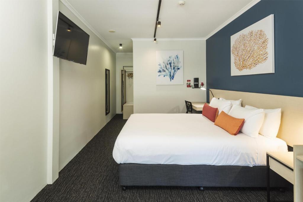 Nightcap at Edge Hill Tavern - Resim 13