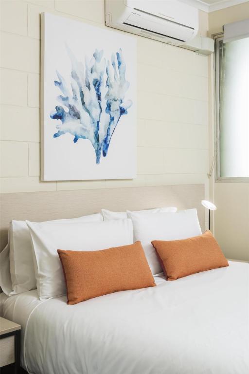 Nightcap at Edge Hill Tavern - Resim 17