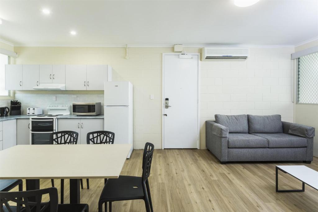 Nightcap at Edge Hill Tavern - Resim 24