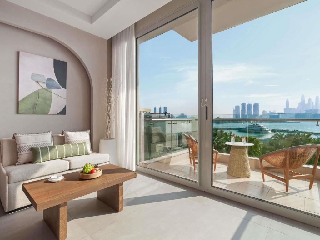 Ein Balkon oder eine Terrasse in der Unterkunft Rixos The Palm Hotel &amp; Suites - Ultra All Inclusive
