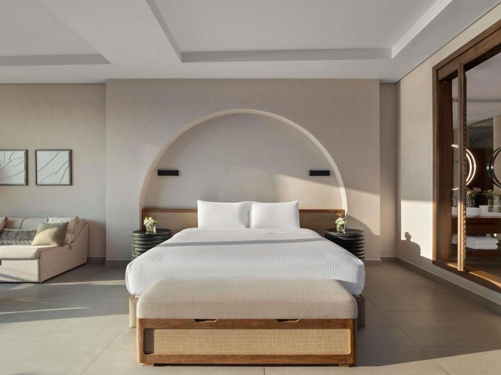 Ein Bett oder Betten in einem Zimmer der Unterkunft Rixos The Palm Hotel &amp; Suites - Ultra All Inclusive