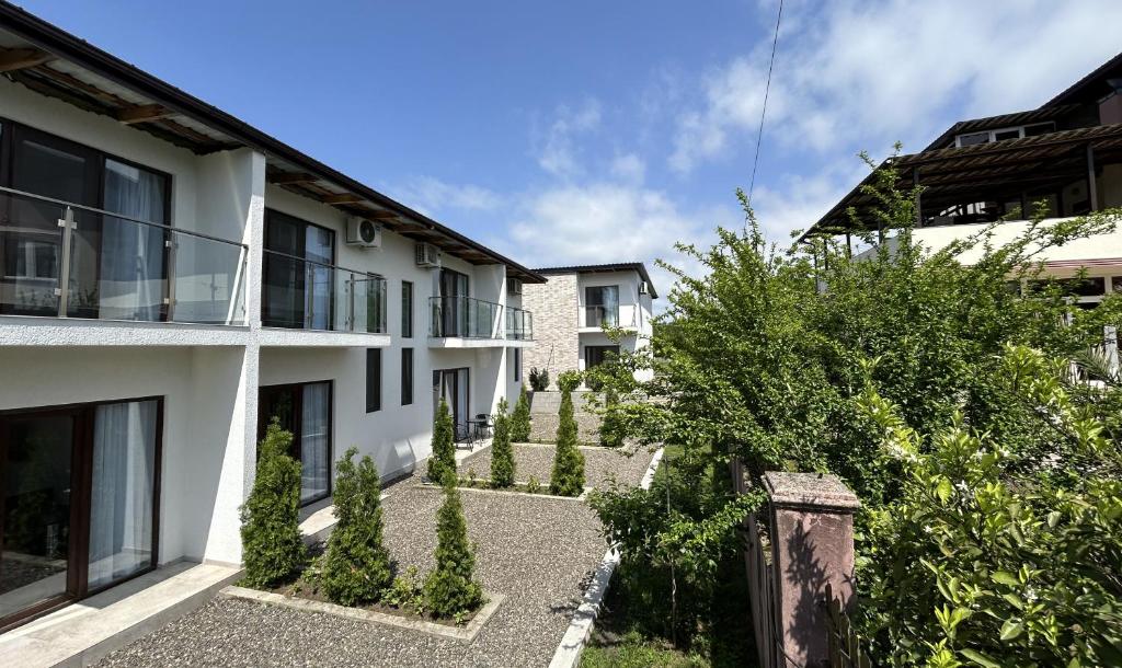 a courtyard of a building with a row of plants at Cottages - Townhouses in Ureki