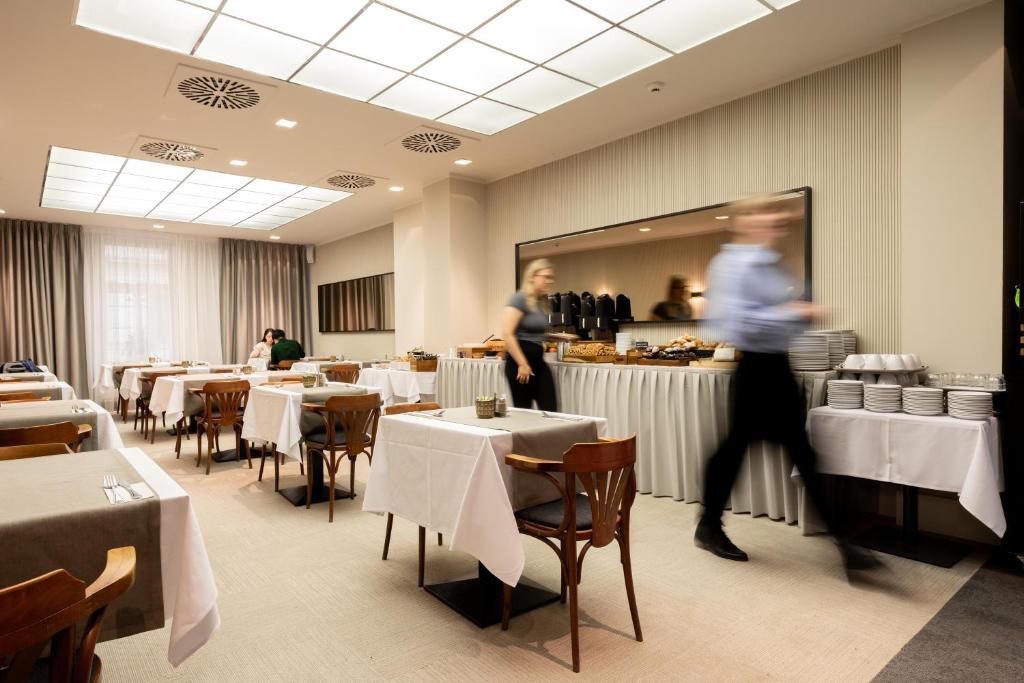 Hotel Prokop Square - Resim 13