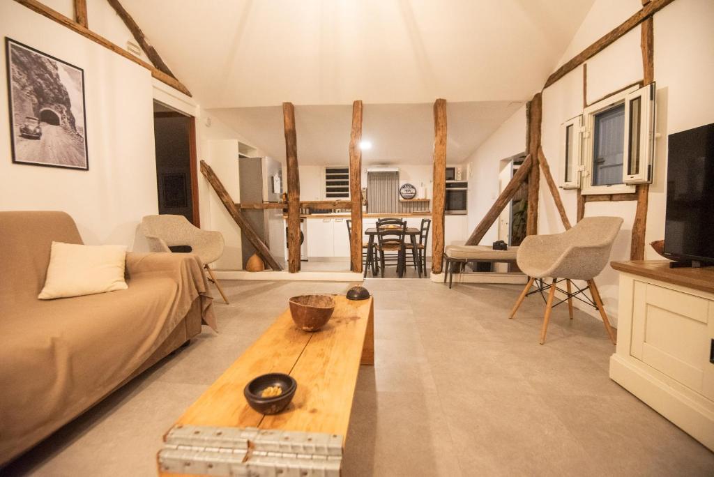 a living room with a couch and a table at Maison Créole Traditionnelle F3 in Saint-Denis
