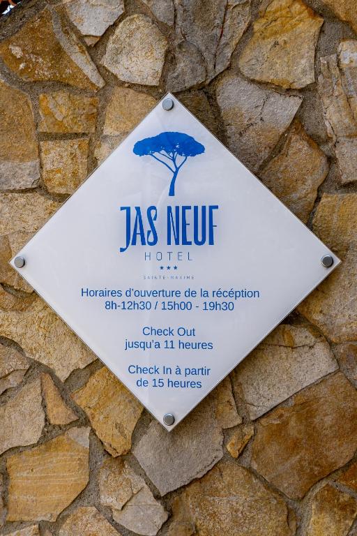 Certifikát, hodnocení, plakát nebo jiný dokument vystavený v ubytování Hôtel Jas Neuf