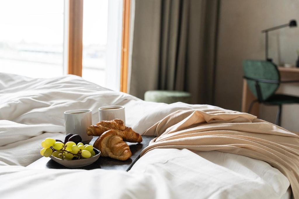 Postel nebo postele na pokoji v ubytování Vander Aparthotel Inre Hamnen