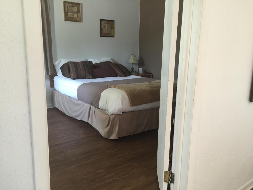 a bedroom with a large bed in a room at The Brookside Motel / Mt. Rushmore in Keystone