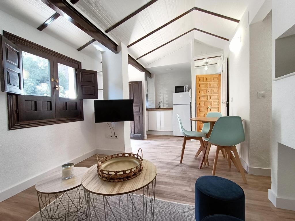 Televízia a/alebo spoločenská miestnosť v ubytovaní Casa yamur bajo la Alhambra Albaycin