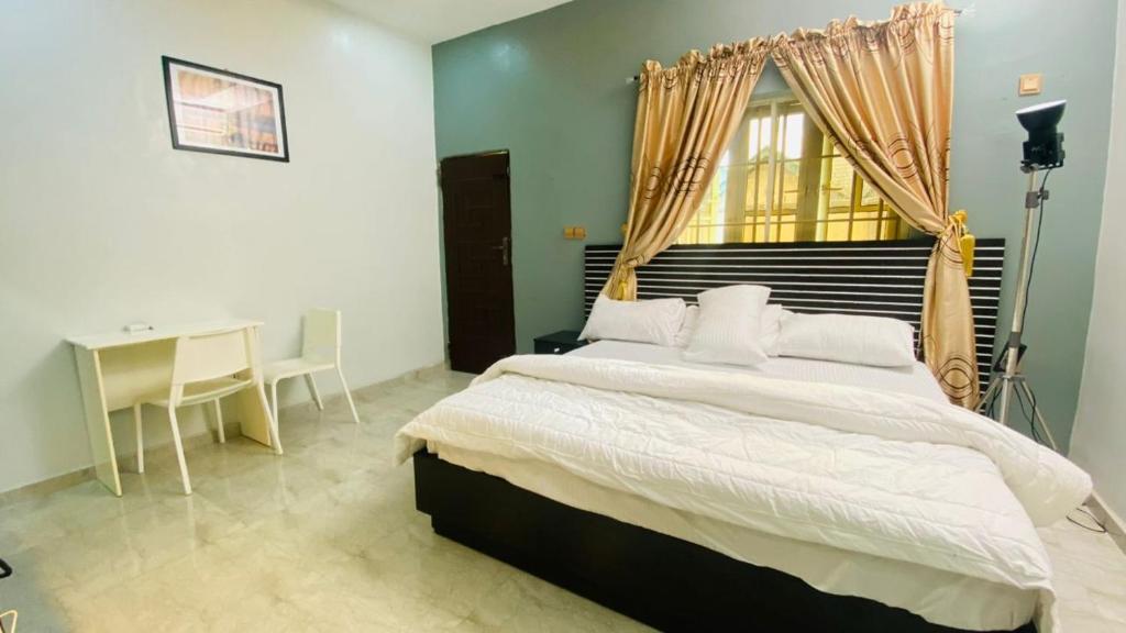 Postel nebo postele na pokoji v ubytování Petalz Home