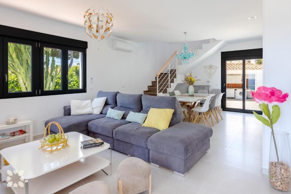 A seating area at Villa Ipanema by Abahana Villas