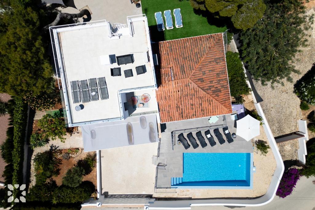 The swimming pool at or close to Villa Ipanema by Abahana Villas