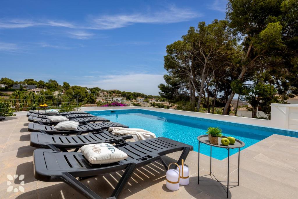 The swimming pool at or close to Villa Ipanema by Abahana Villas