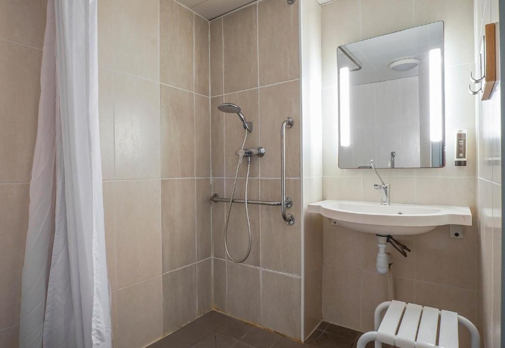 B&B HOTEL Aix-en-Provence Pont de l'Arc - Resim 8