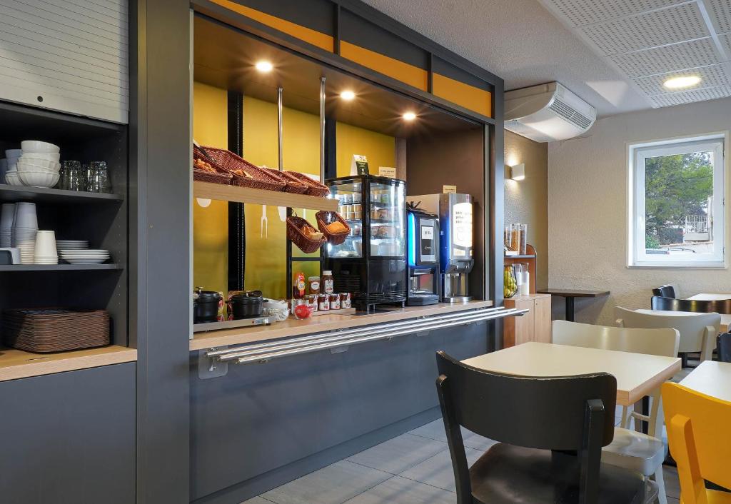 B&B HOTEL Aix-en-Provence Pont de l'Arc - Resim 26