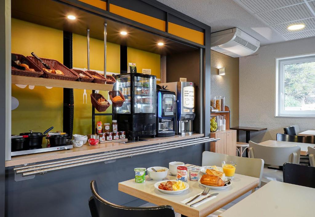 B&B HOTEL Aix-en-Provence Pont de l'Arc - Resim 4