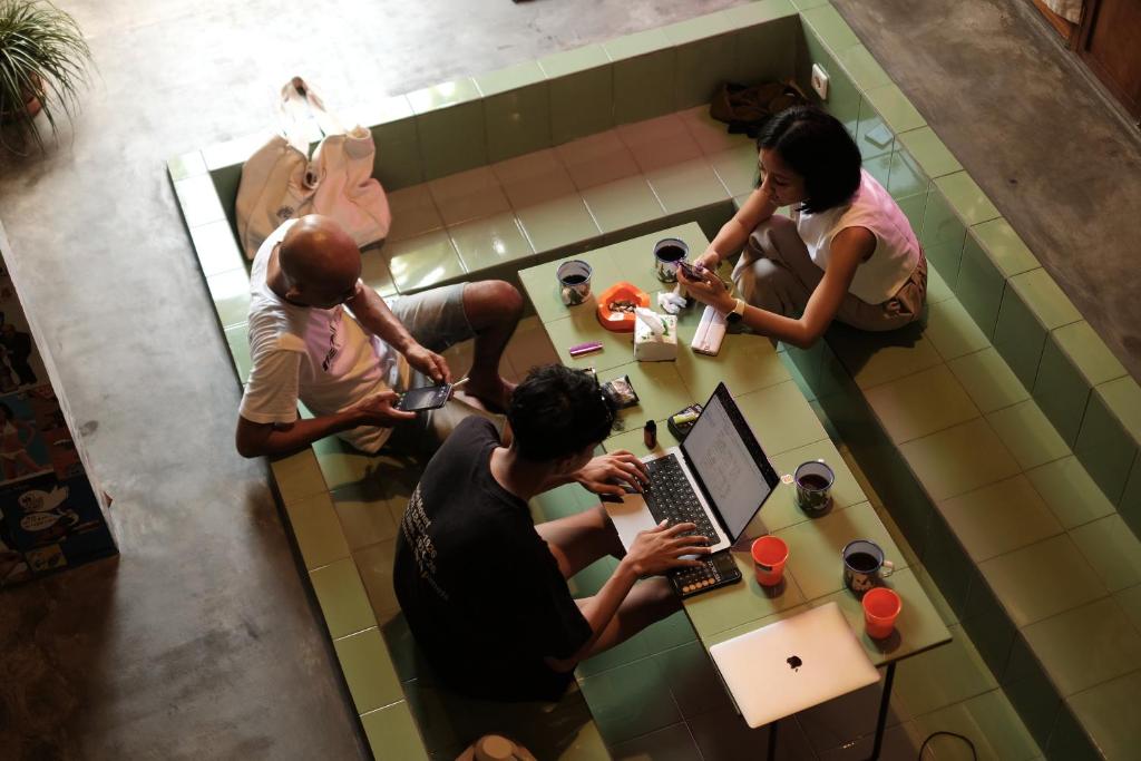 Os clientes hospedados em Abrakadabra Manshon