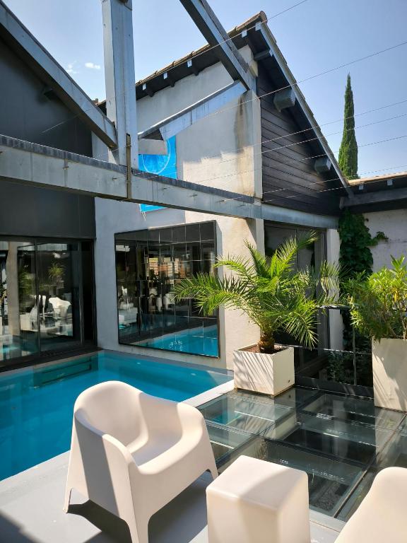 Bazén v ubytování Be Loft B&B Pool & Spa nebo v jeho okolí