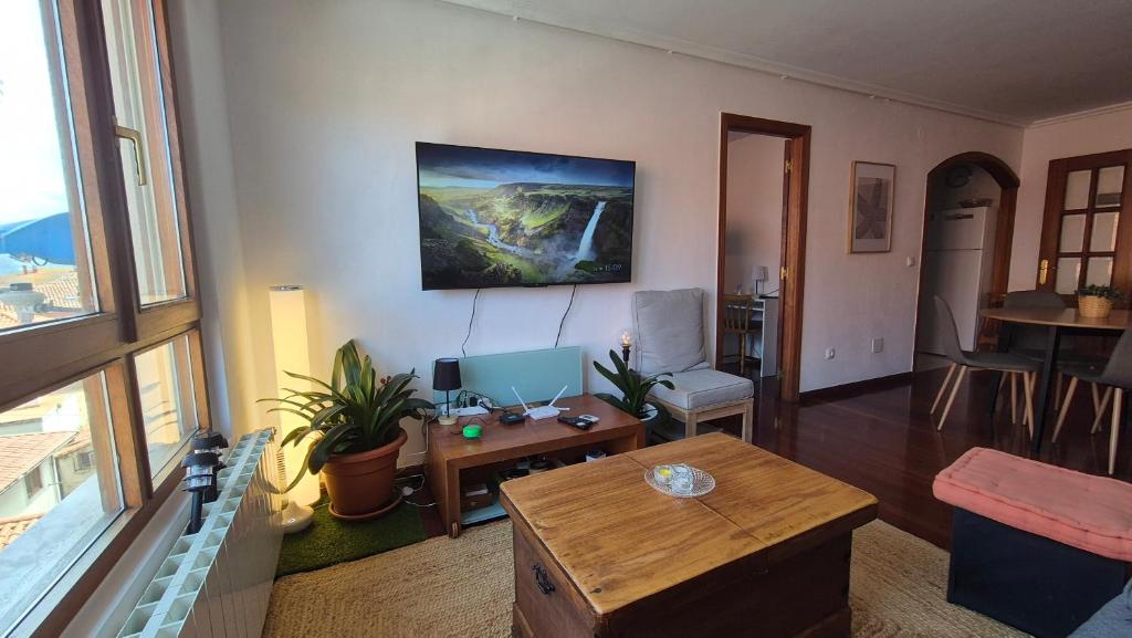 a living room with a desk with a computer on it at Barquiña Beach House in the heart of San Vicente in San Vicente de la Barquera