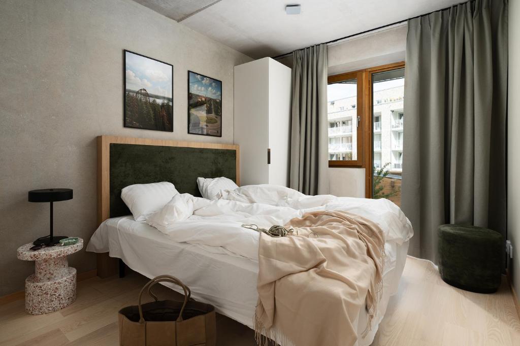 Postel nebo postele na pokoji v ubytování Vander Aparthotel Inre Hamnen