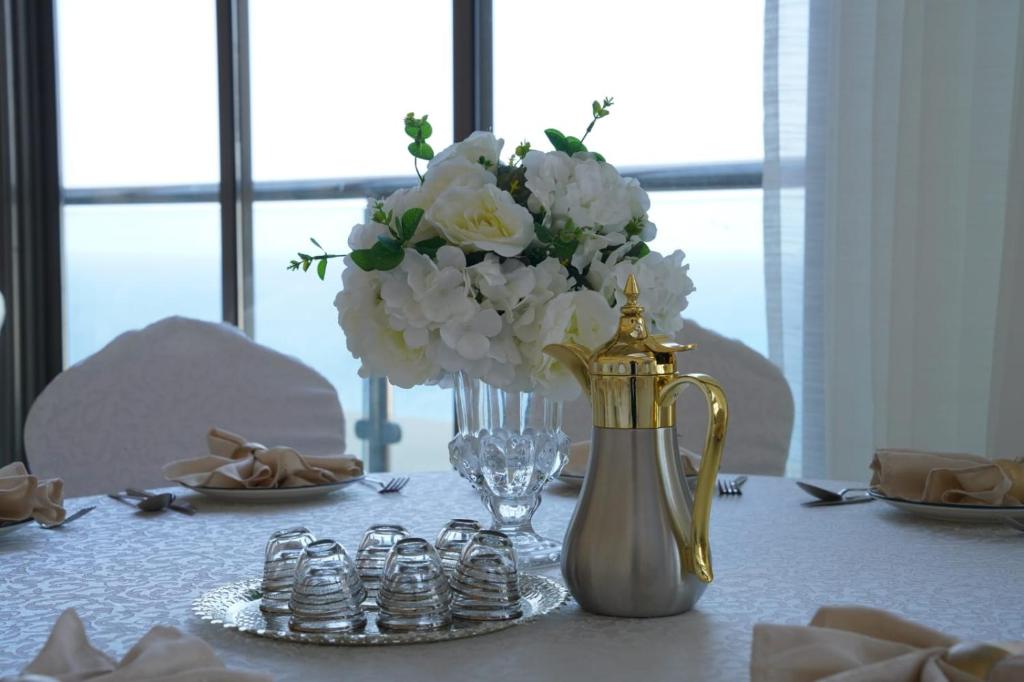 Nápoje v ubytování Seafront Luxury Suites Jeddah Corniche