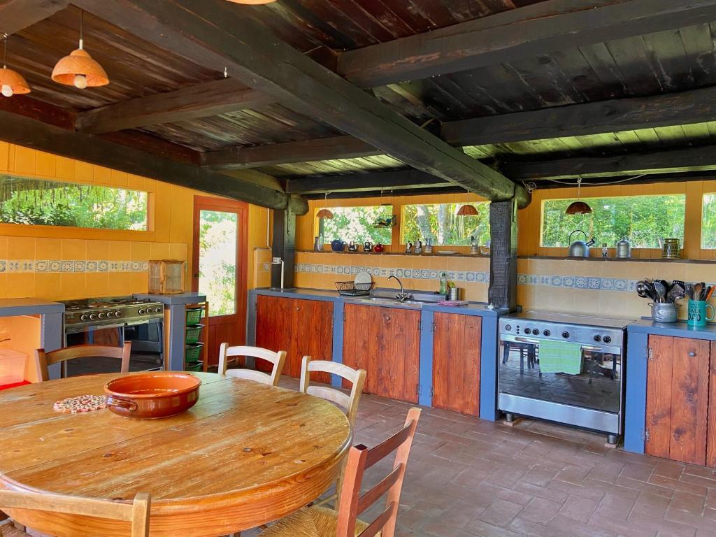 Kuchyň nebo kuchyňský kout v ubytování Tenda Glamping vista sulla Valle - Podere di Maggio